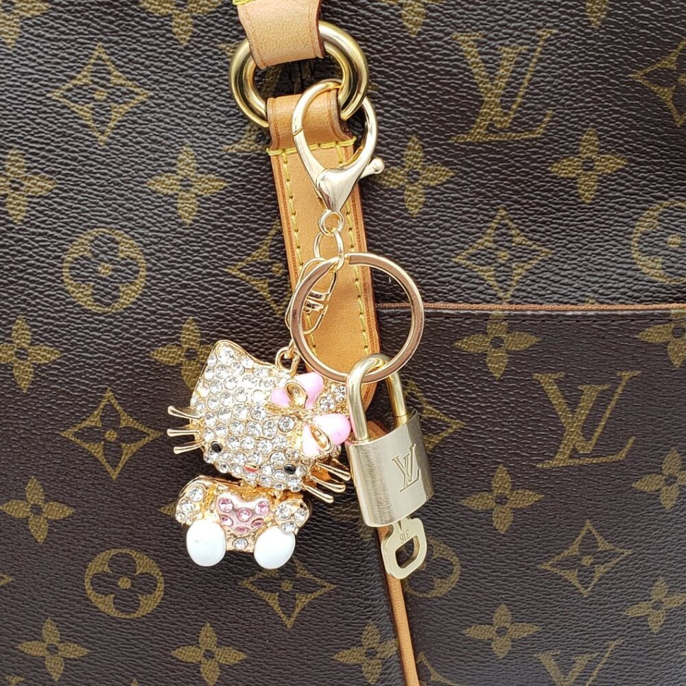 LV Authentic Gold Padlock 🔒 Key Set w/ Unbranded Hello Kitty Keychain Charm